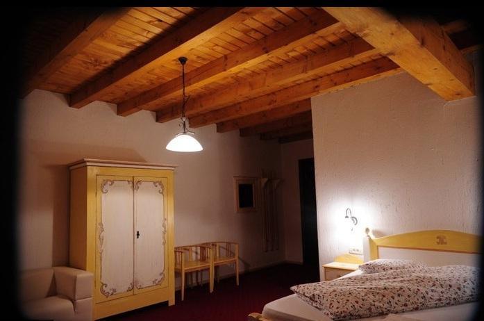 Pension Conacul Vanatorului Moeciu De Sus Kamer foto